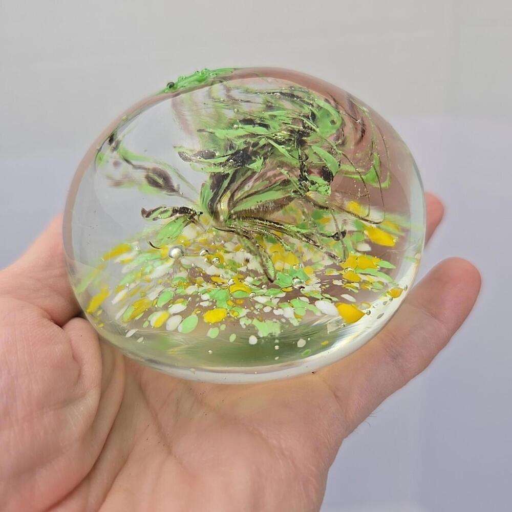 Vtg Art Glass Paper Weight With Green Shrimp Yellow, White & Green Brown Swirl - Picture 7 of 15